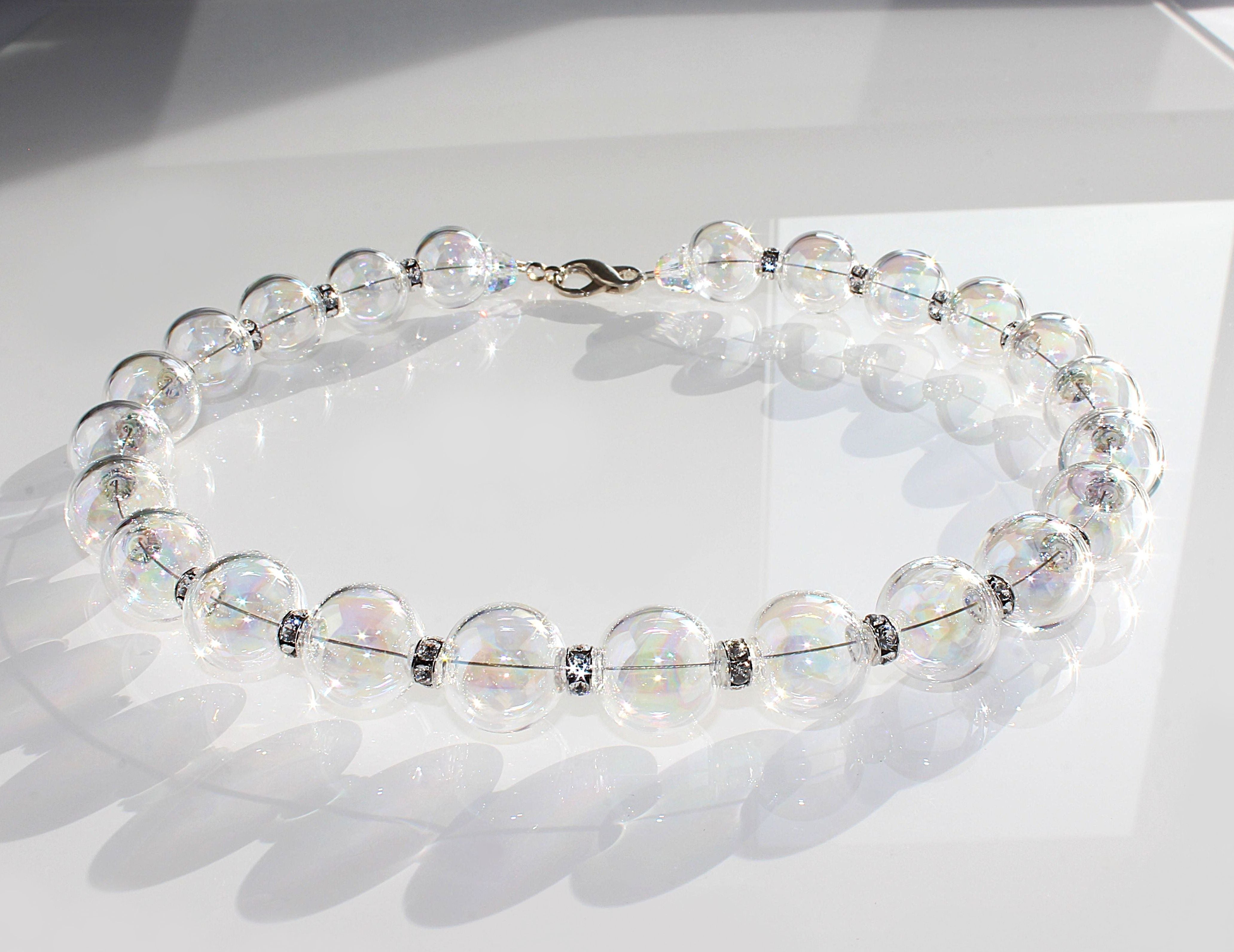 Aurora Collier – das Licht der Haut in Glas gefasst | Atelier Glasbar