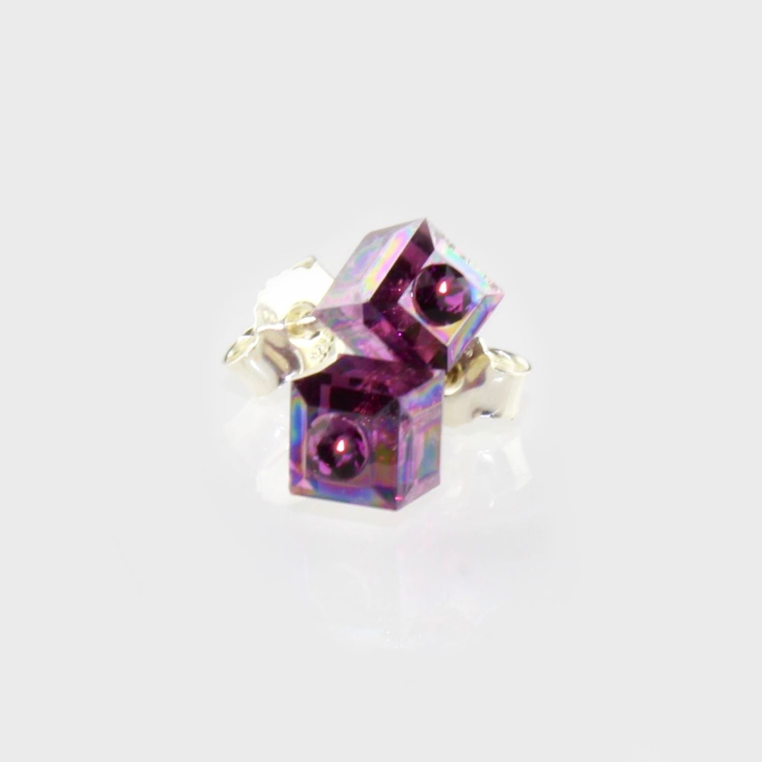 Orecchini a perno cubo in cristallo colorato