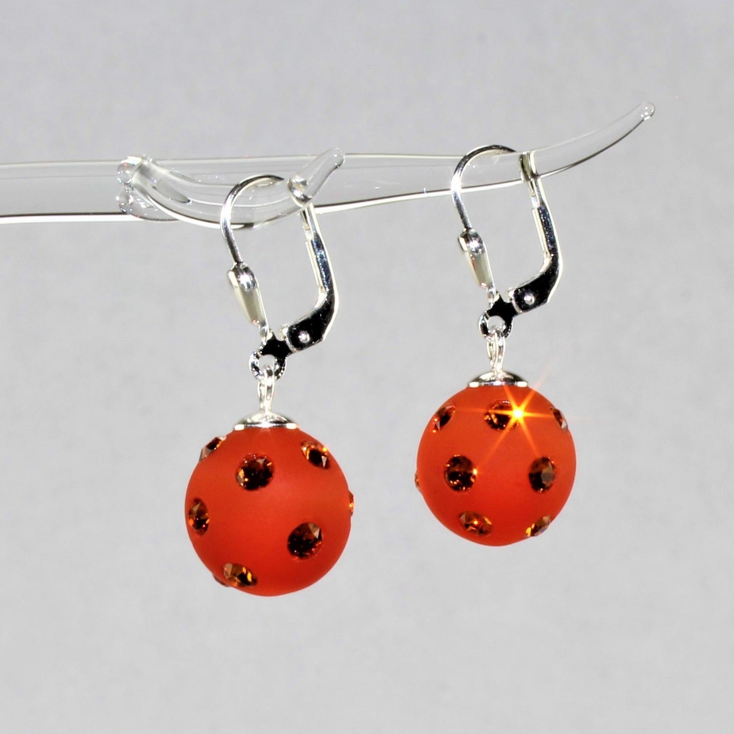 Boucles d'oreilles Boule, rouge foncé mat avec cristaux, argent 925/000 rhodié