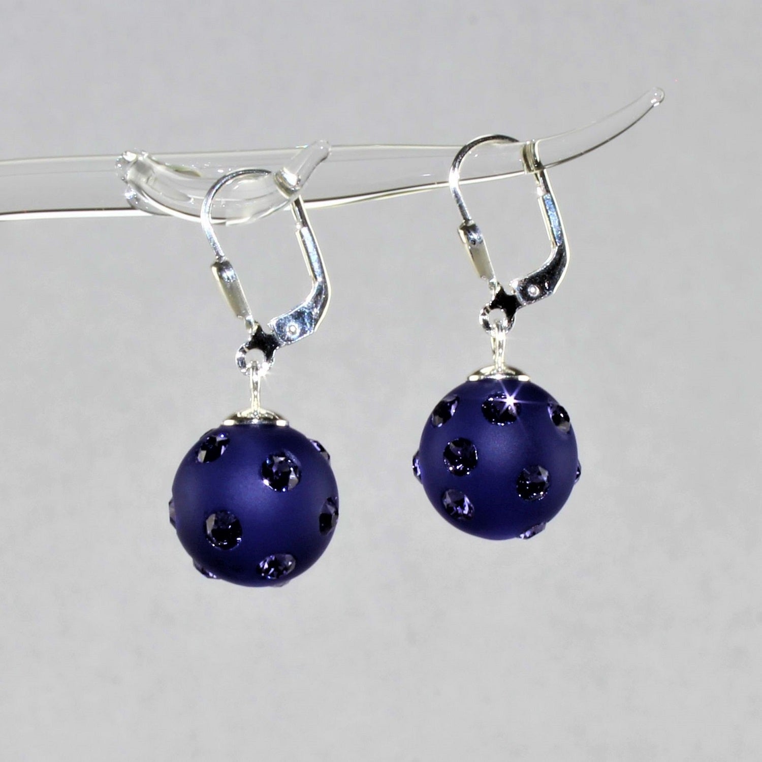 Orecchini a sfera, blu-viola opaco con cristalli, argento 925/000 rodiato
