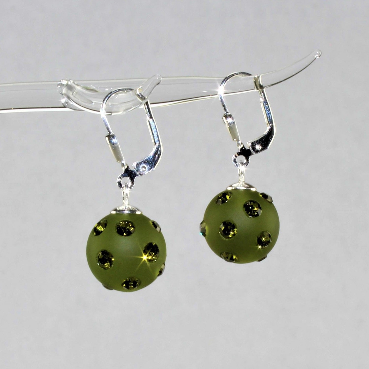 Boucles d'oreilles Boule, olivine verte mate avec cristaux, argent 925/000 rhodié
