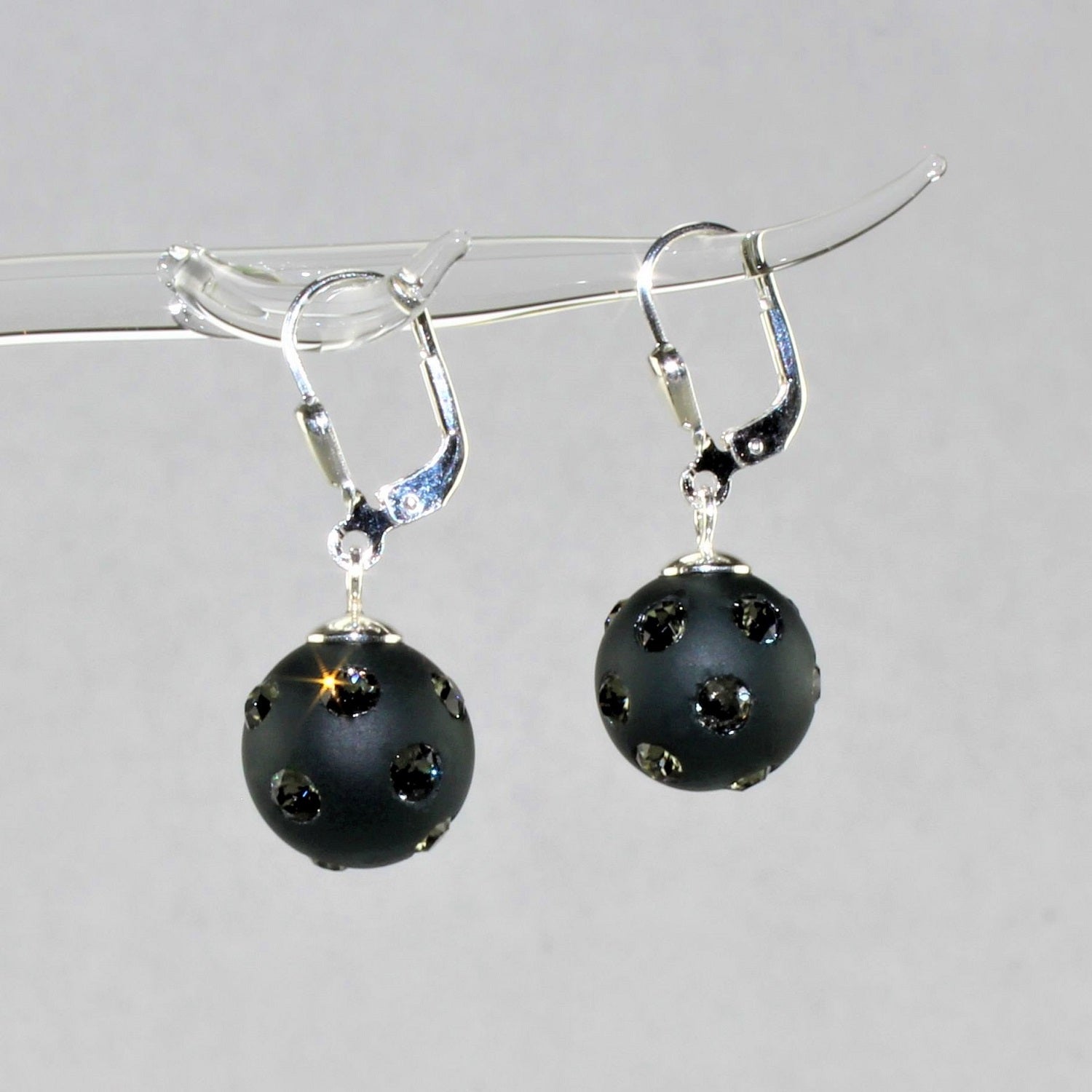 Boucles d'oreilles Boule, graphite mat avec cristaux, argent 925/000 rhodié