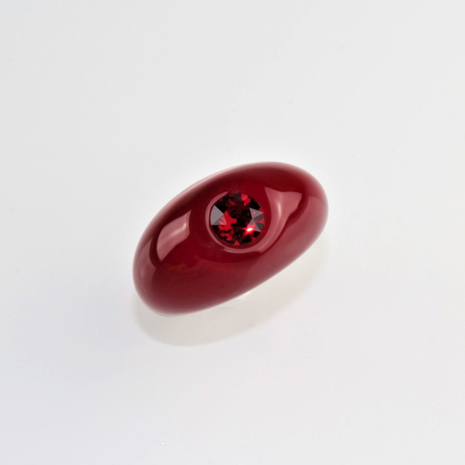 Bague "Solitaire" rouge foncé