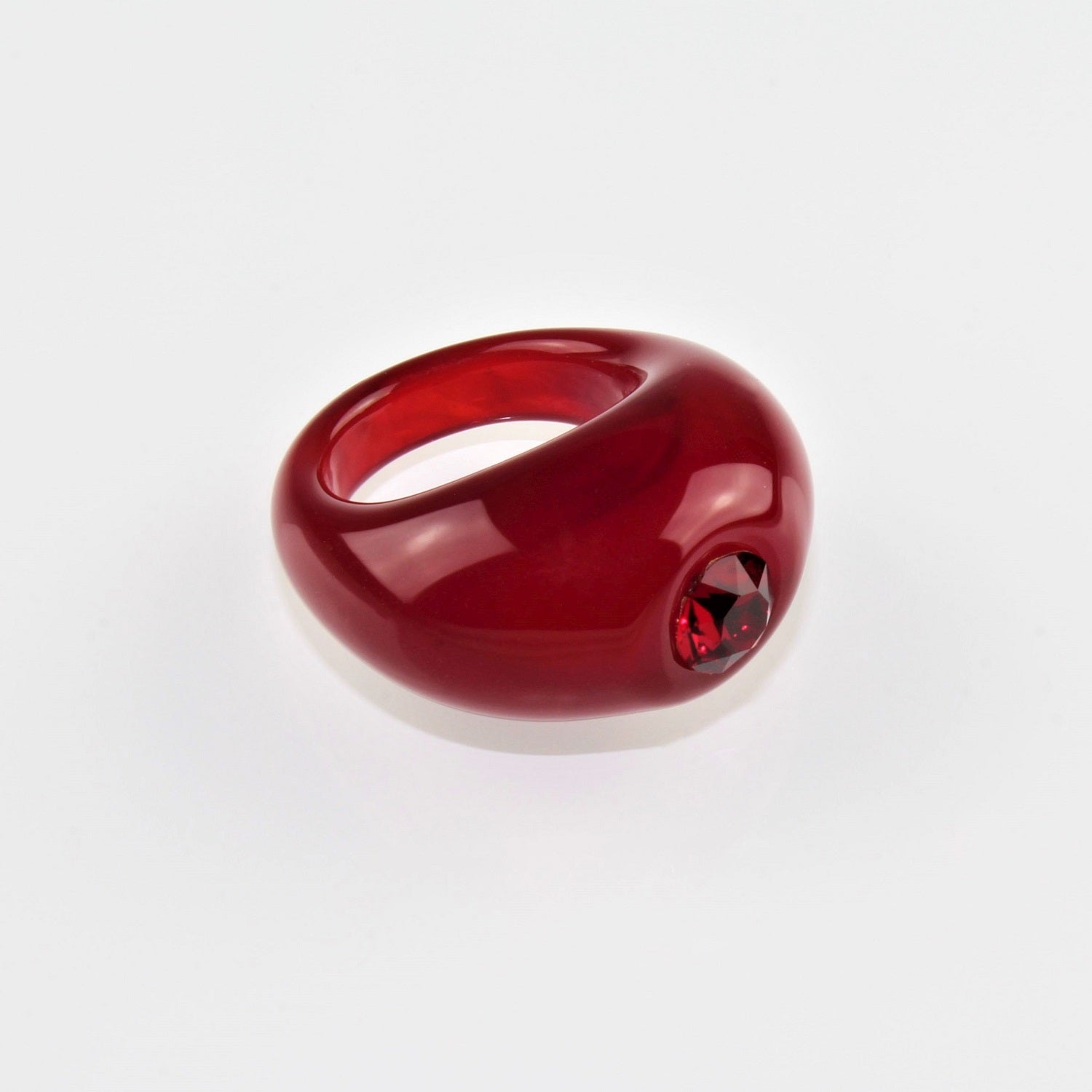 Bague "Solitaire" rouge foncé