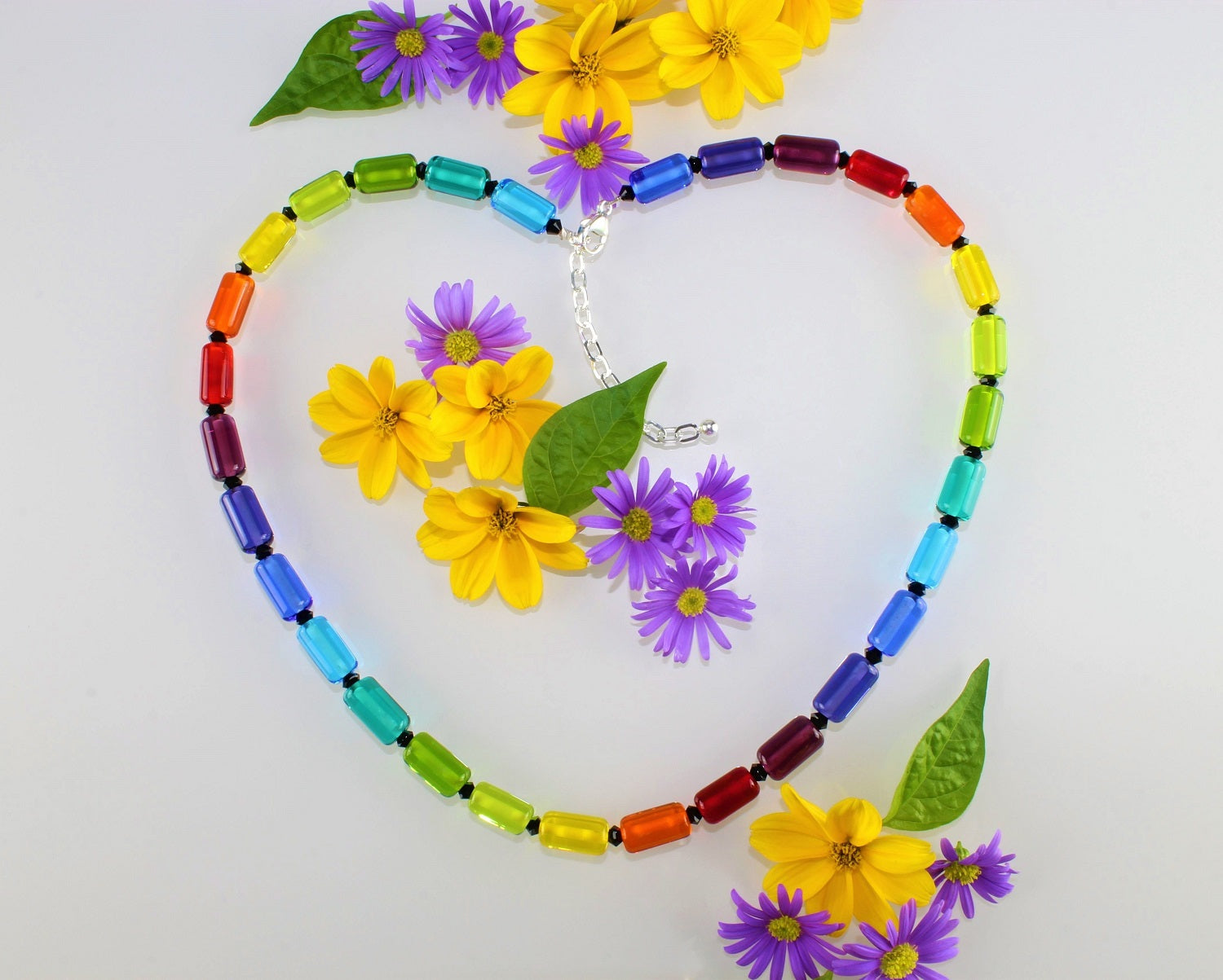 Collana "30°" multicolore, lunghezza 46-60 cm.