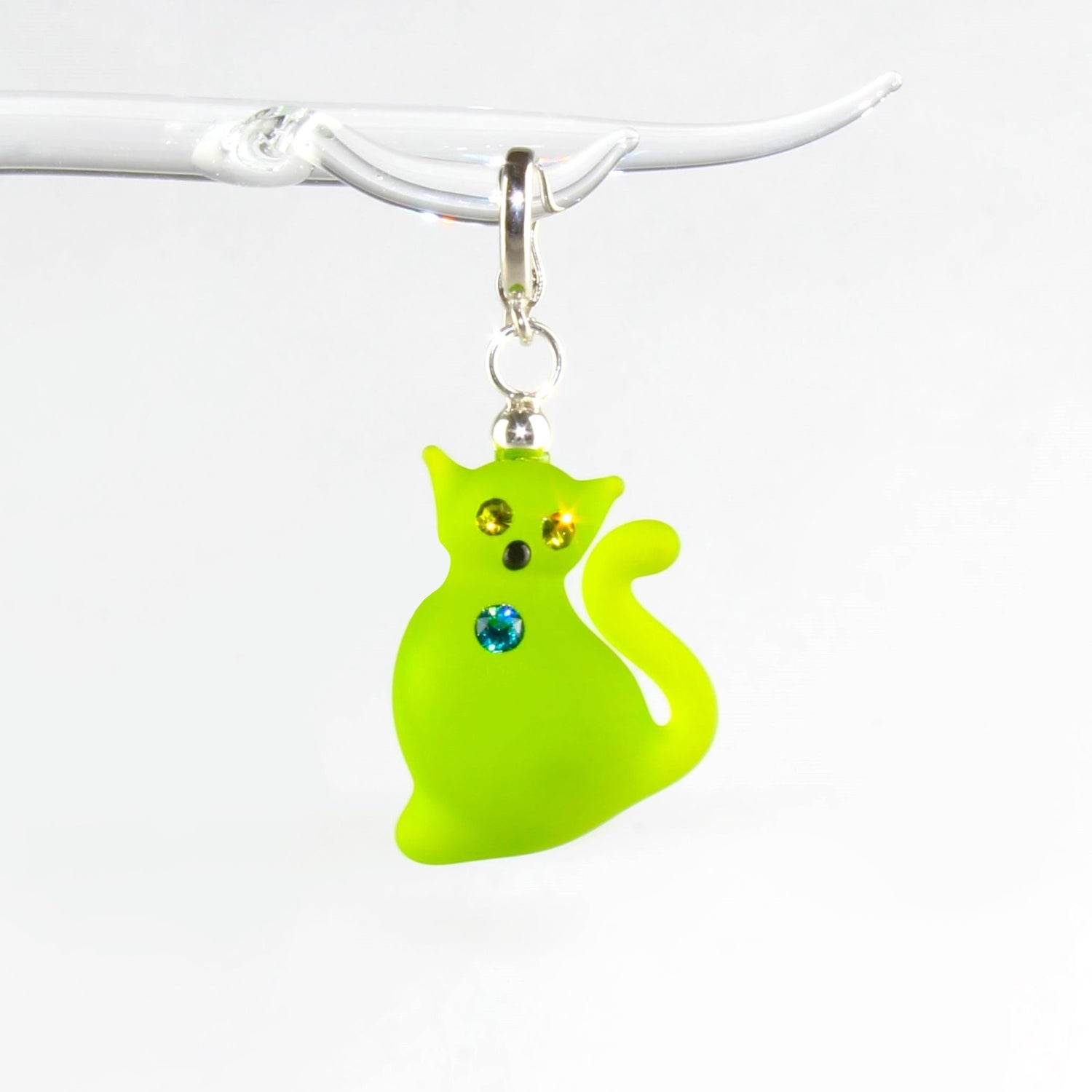 Pendentif "chat" multicolore