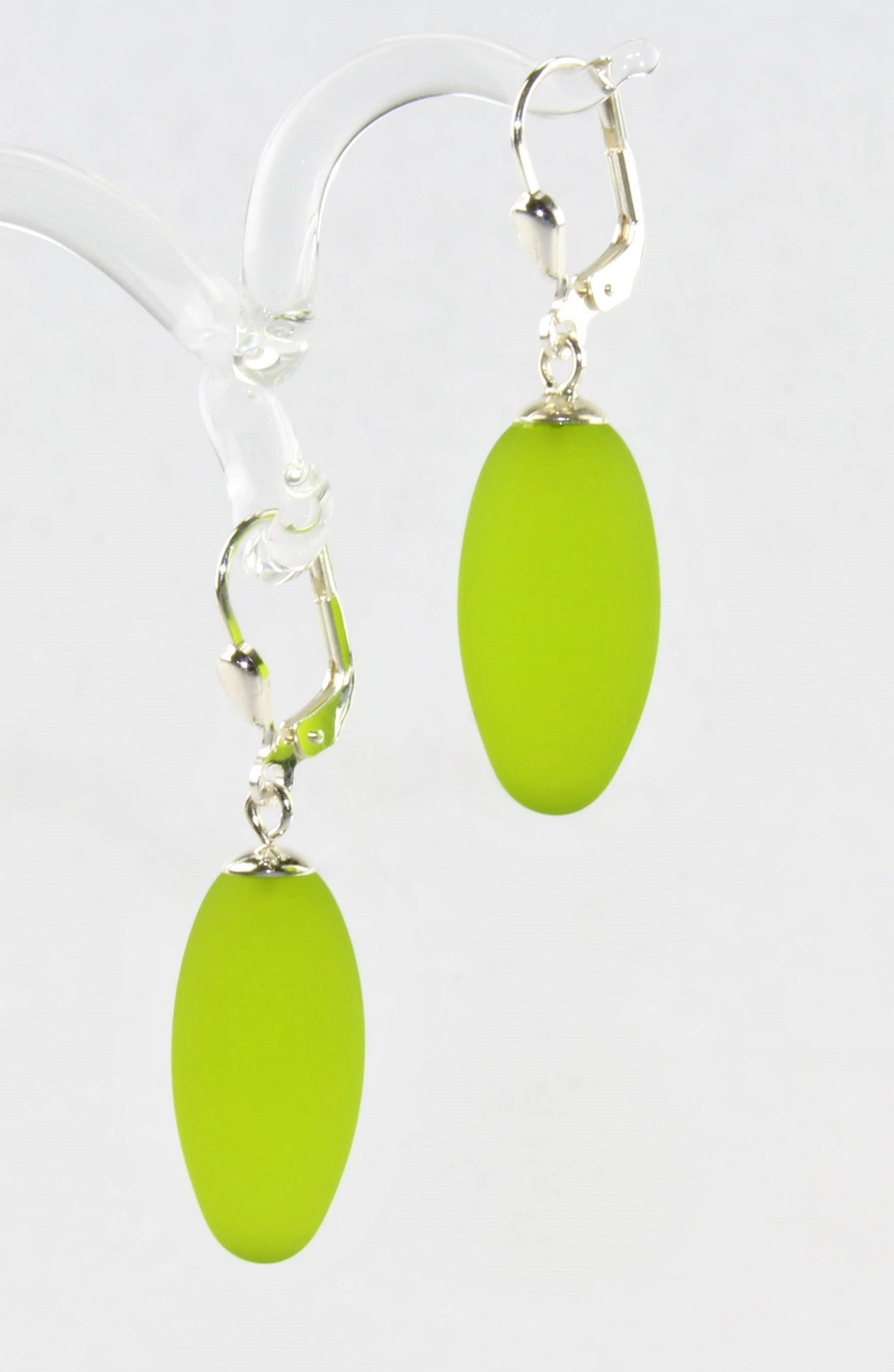 Orecchini "Olive" opachi, vetro borosilicato, argento 925/000 rodiato