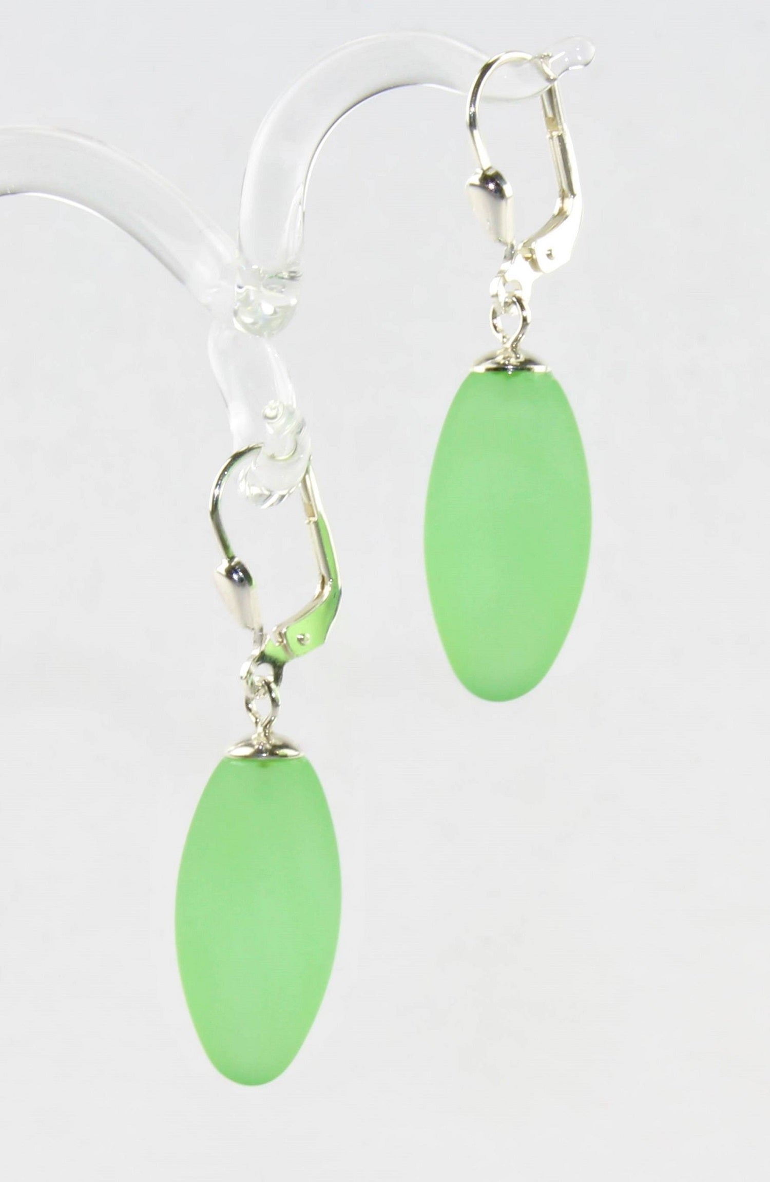 Orecchini "Olive" opachi, vetro borosilicato, argento 925/000 rodiato