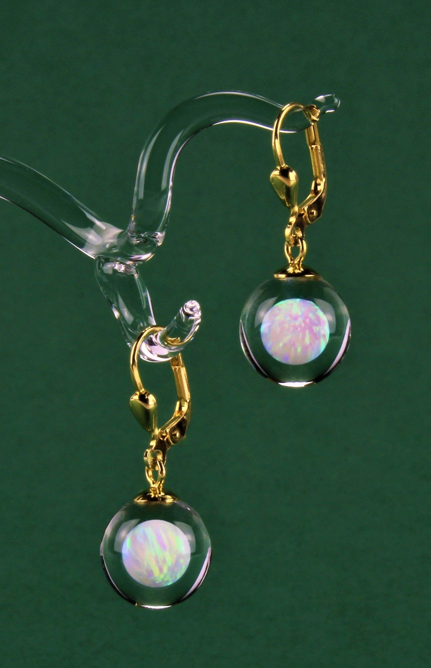 Boucles d'oreilles boule "opale" blanche