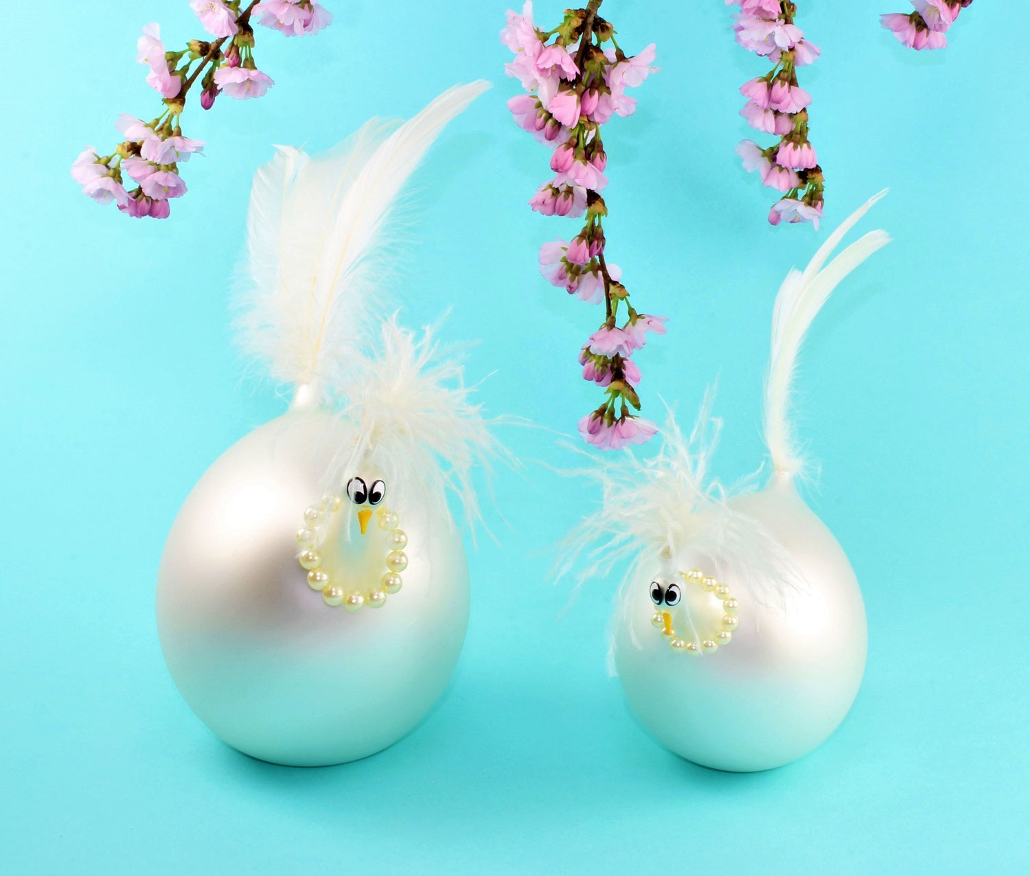 Poulet avec collier de perles, Coloré, mat , verre borosilicaté, hauteur jusqu'à 24 cm