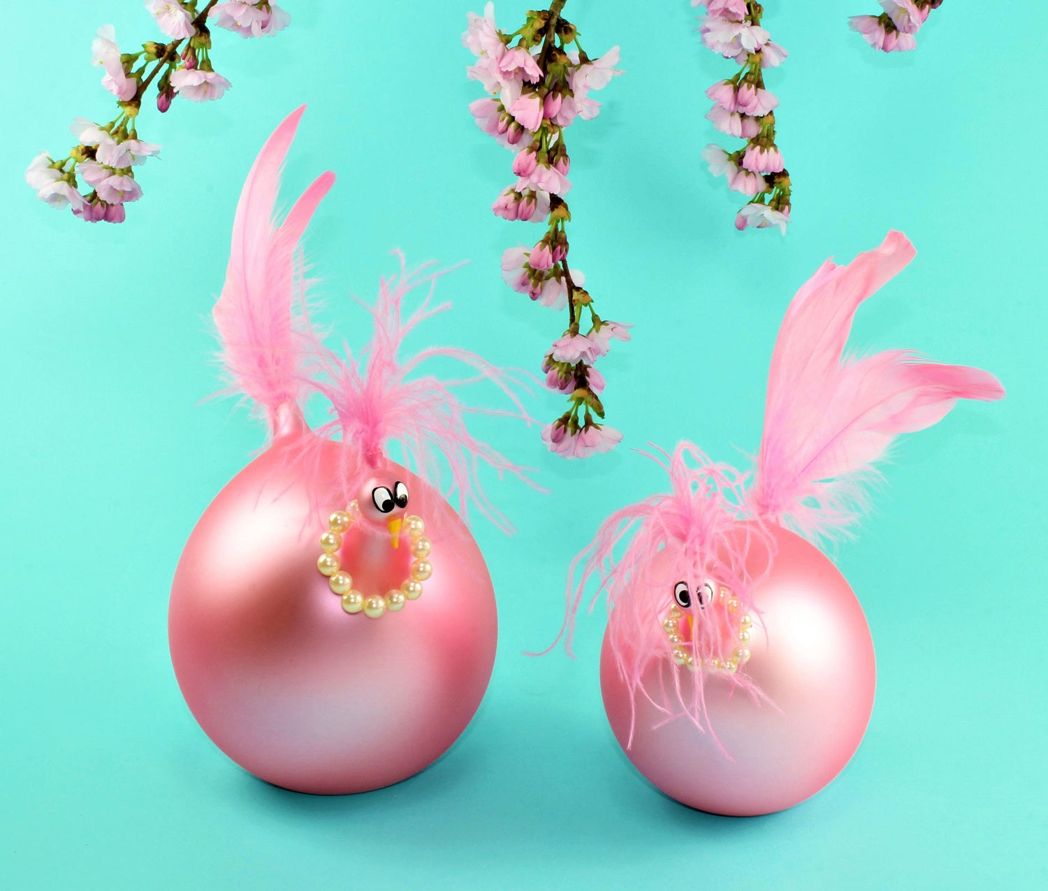 Poulet avec collier de perles, Coloré, mat , verre borosilicaté, hauteur jusqu'à 24 cm