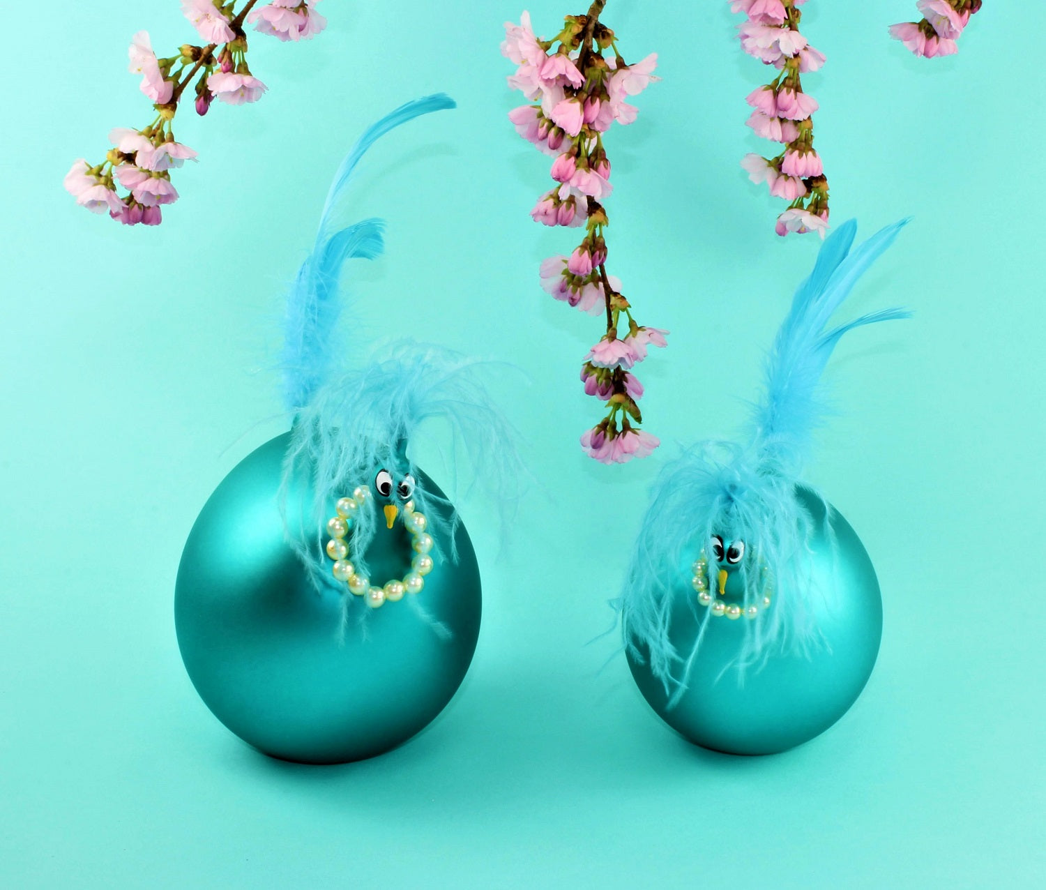 Poulet avec collier de perles, Coloré, mat , verre borosilicaté, hauteur jusqu'à 24 cm