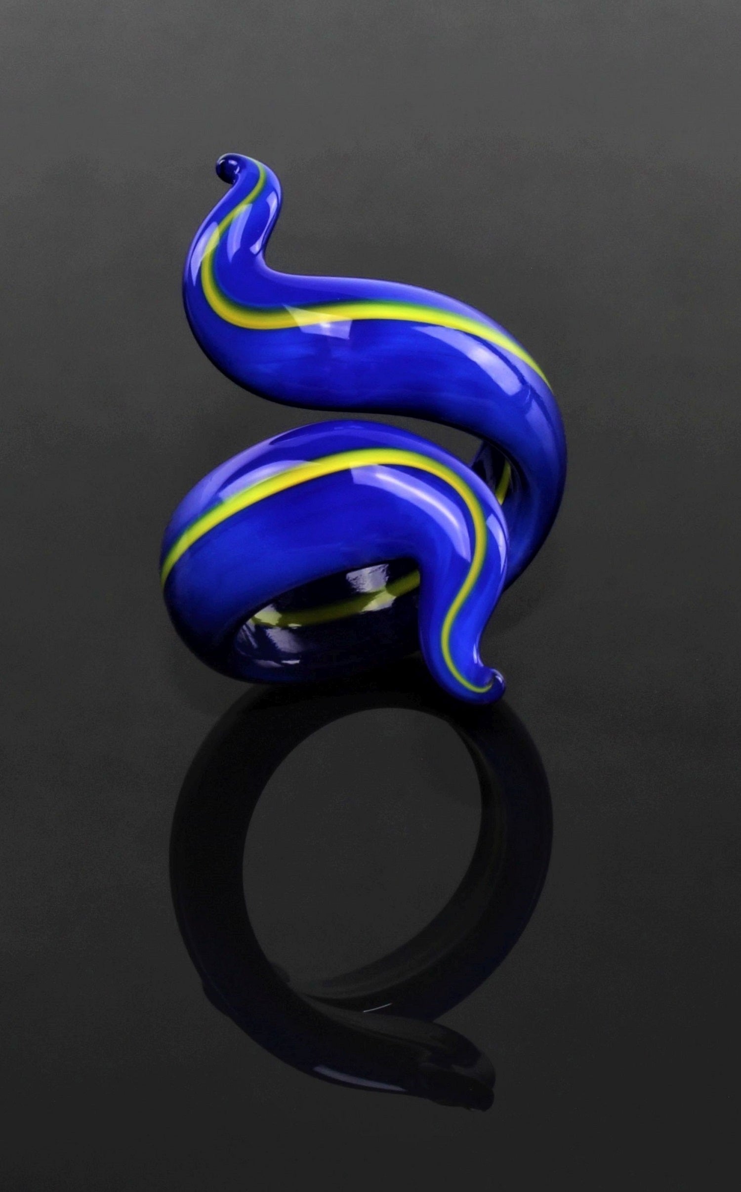 Anneau "Eva", bleu royal avec fil jaune, verre borosilicaté