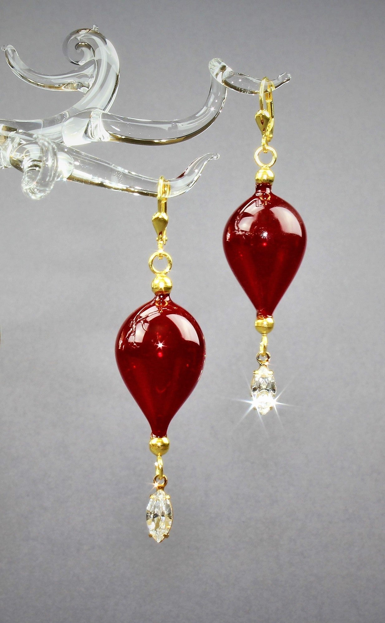 Boucles d'oreilles goutte avec cristal / rouge sang , argent 925/000 plaqué or