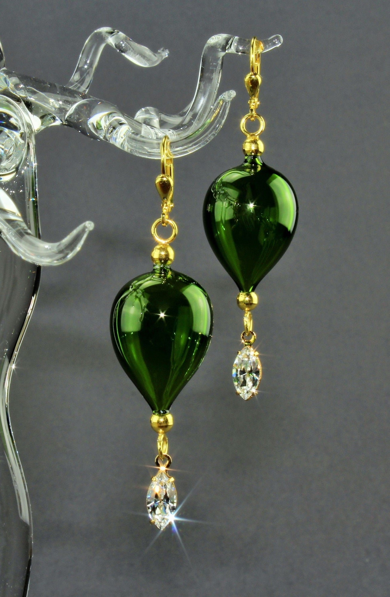 Boucles d'oreilles goutte avec cristal / vert sapin , argent 925/000 doré