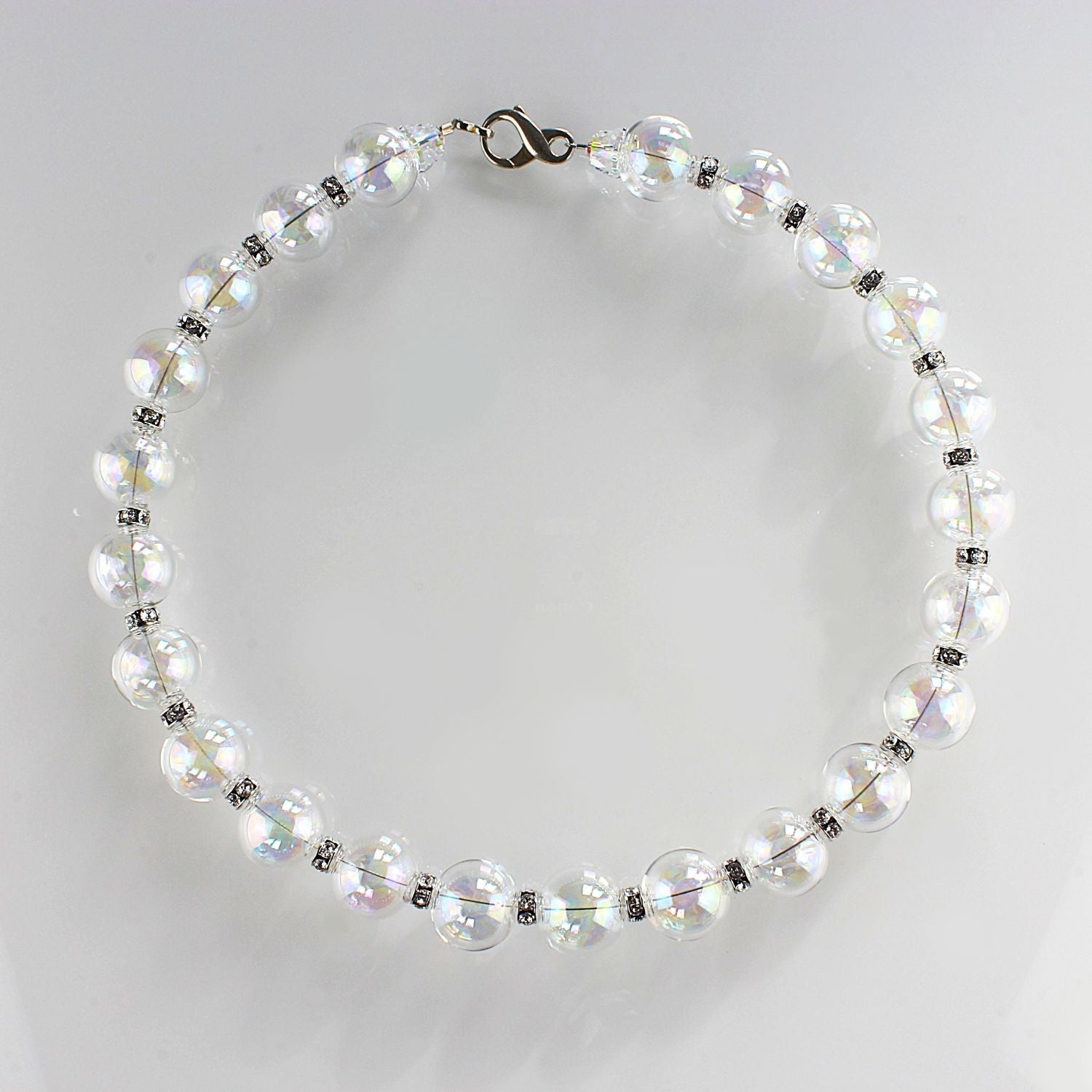 Aurora Collier – das Licht der Haut in Glas gefasst | Atelier Glasbar