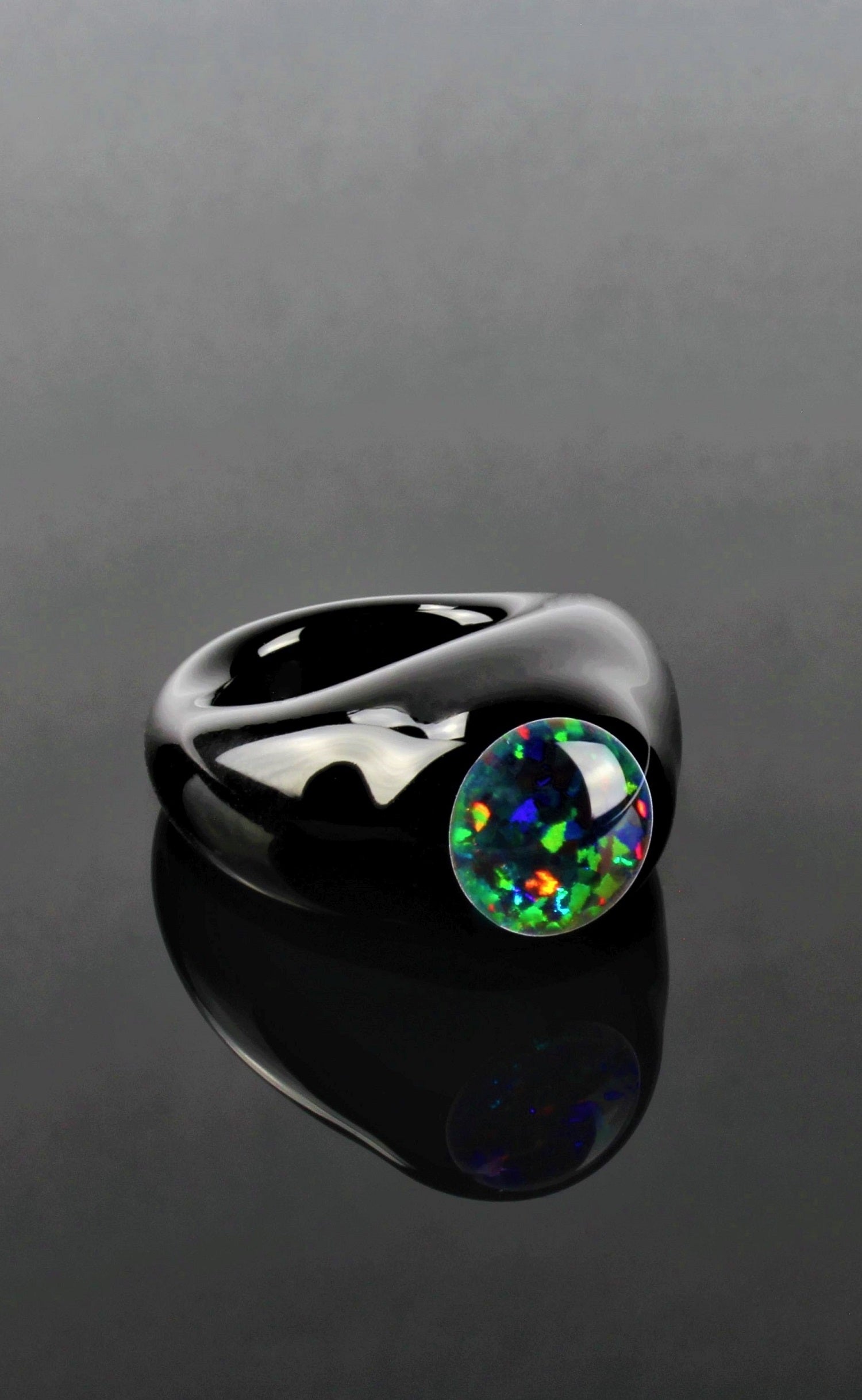 Ring "fire the earth" , schwarzer Opal, Durchmesser 15 mm , schwarzes Borosilikat