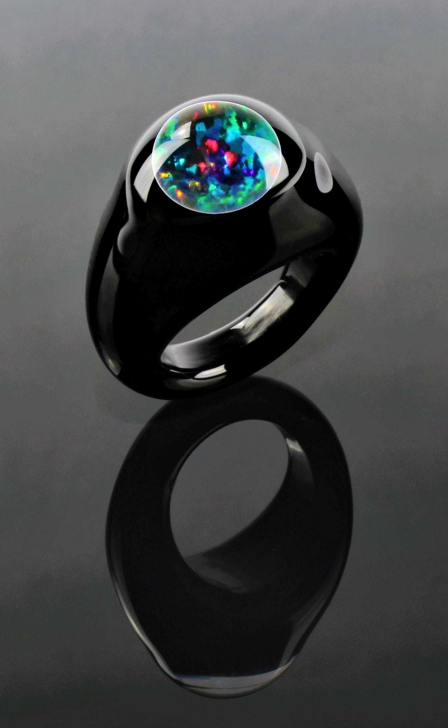 Ring "fire the earth" , schwarzer Opal, Durchmesser 15 mm , schwarzes Borosilikat