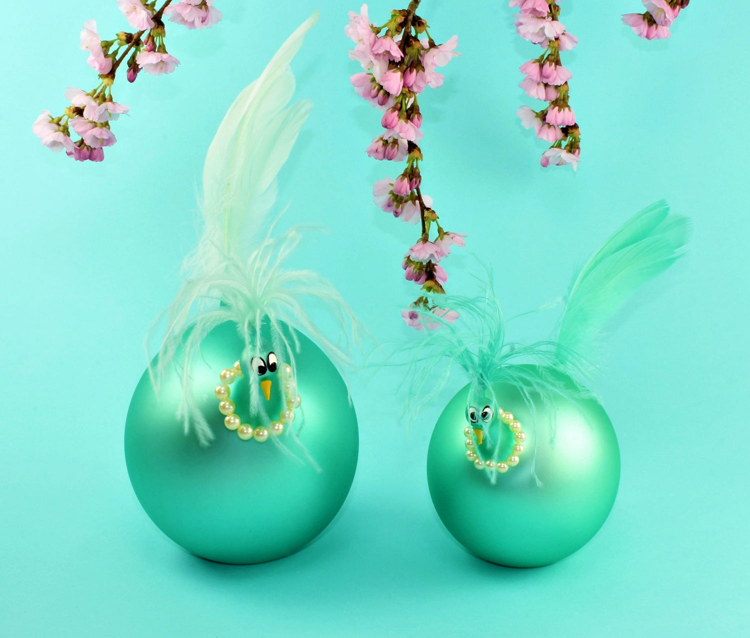 Huhn mit Perlenkette, Farbig, matt , Borosilikatglas, Höhe bis 24 cm
